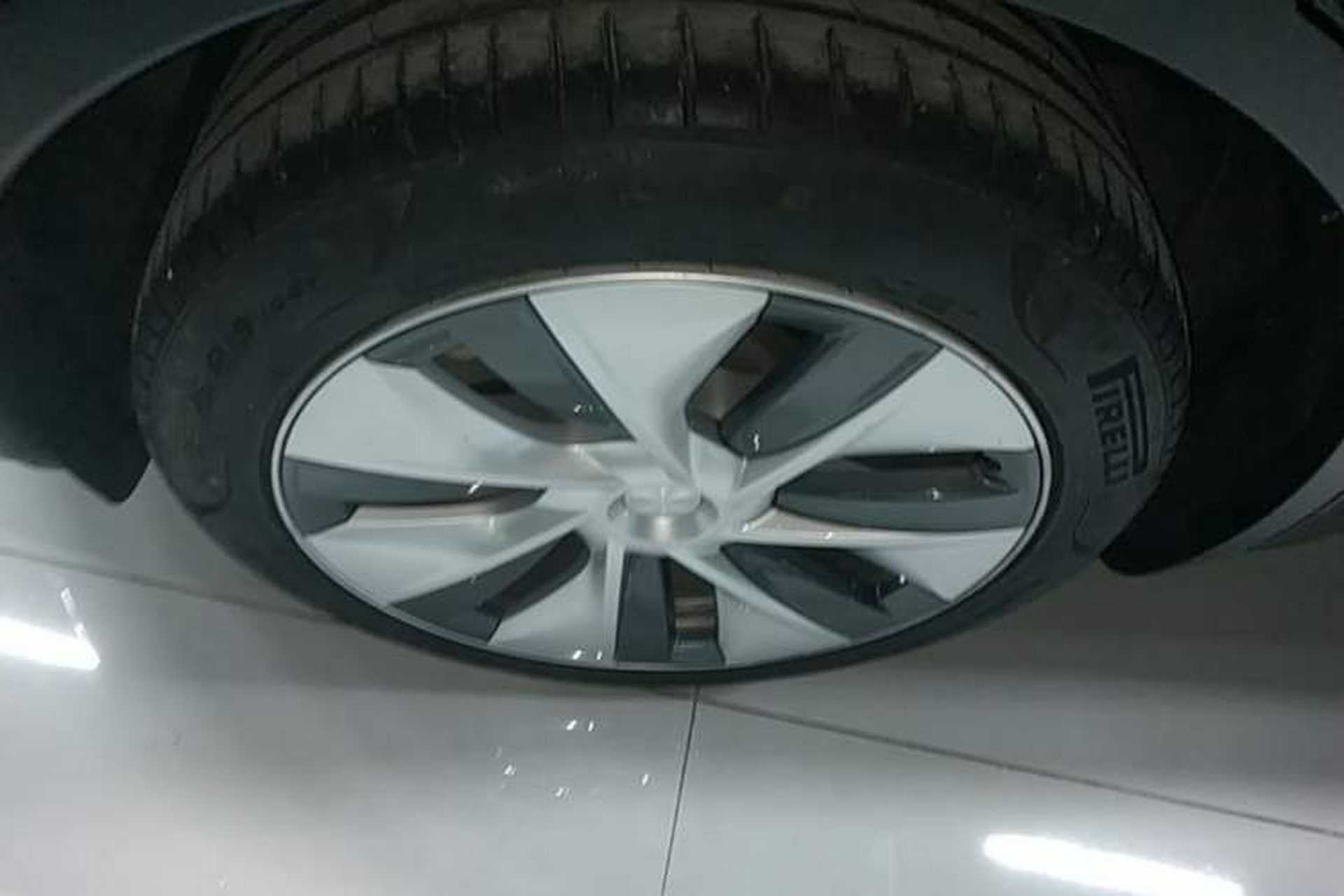 Used Tesla Model Y 2022 Revised Version Rear-Wheel Drive Right Rear Wheel Hub
