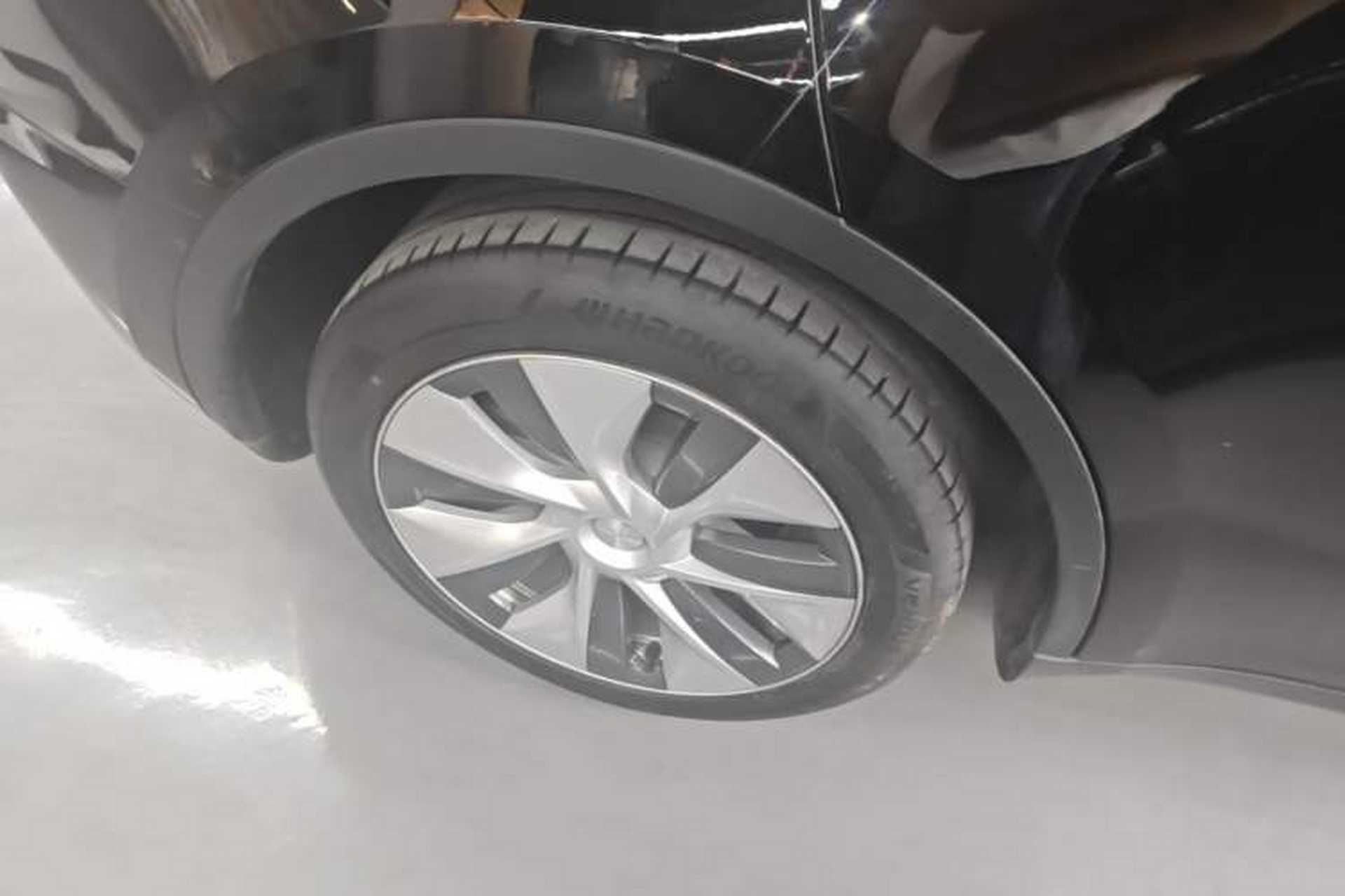 Used Tesla Model Y 2022 Long-Range All-Wheel-Drive Version Right Rear Wheel Hub