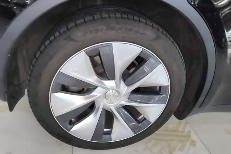 Used Tesla Model Y 2022 Revised Version Rear-Wheel Drive Right Rear Wheel Hub