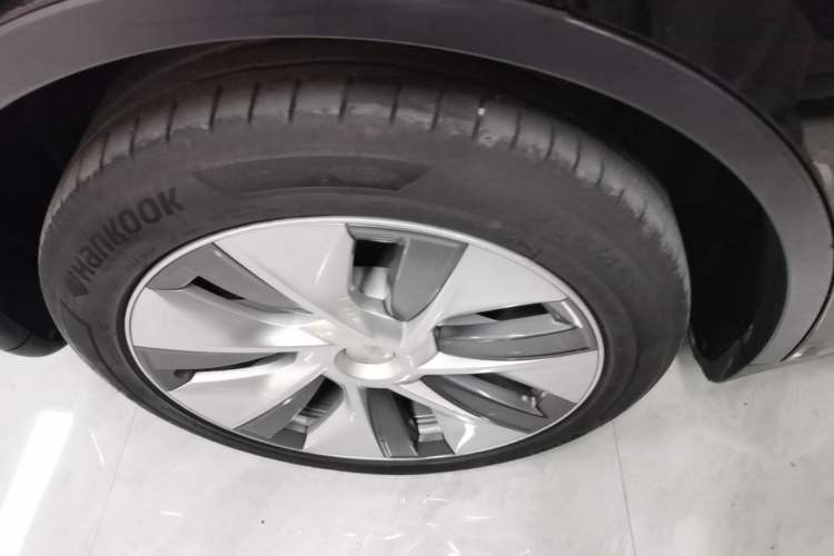 Used Tesla Model Y 2022 Rear-Wheel-Drive Version Right Rear Wheel Hub