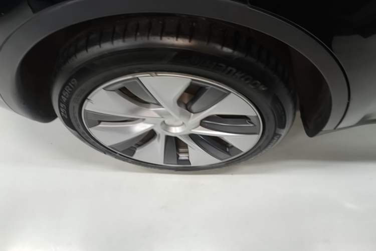 Used Tesla Model Y 2022 Rear-Wheel-Drive Version Right Rear Wheel Hub