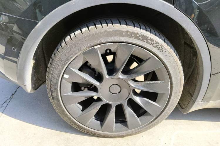 Used Tesla Model Y 2022 Revised Version Long-Range All-Wheel Drive Right Rear Wheel Hub