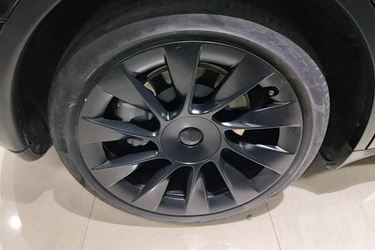 Used Tesla Model Y 2022 Rear-Wheel-Drive Version Right Rear Wheel Hub