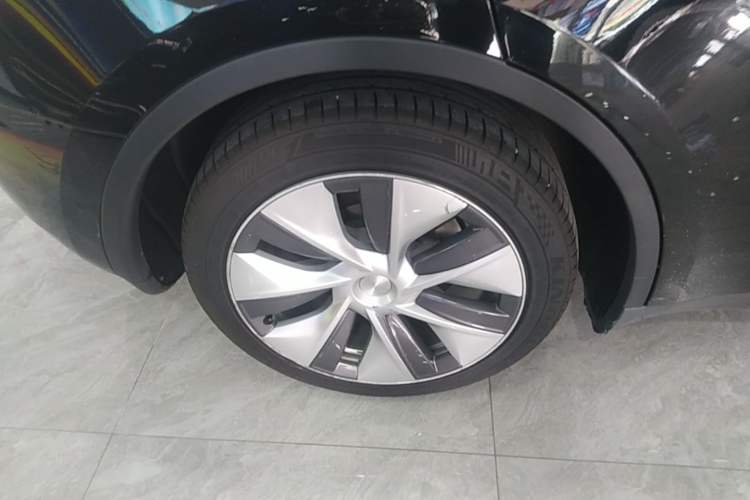 Used Tesla Model Y 2022 Rear-Wheel-Drive Version Right Rear Wheel Hub