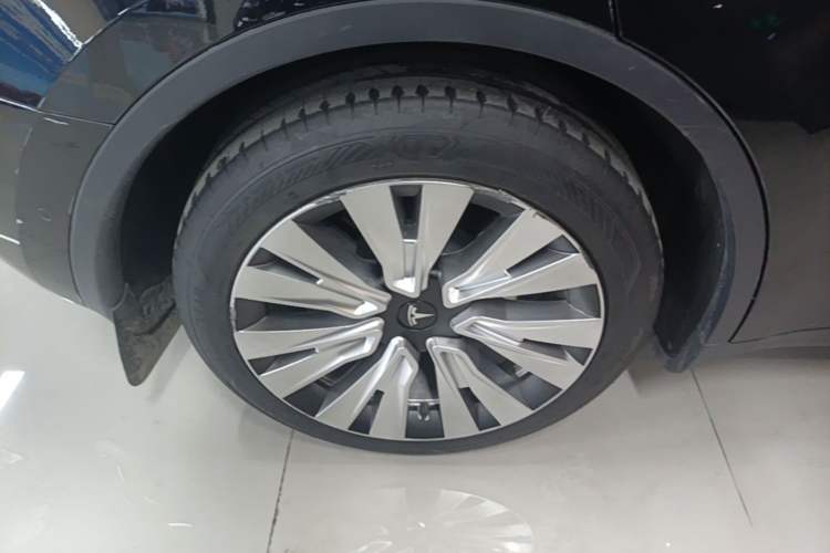 Used Tesla Model Y 2022 Rear-Wheel-Drive Version Right Rear Wheel Hub