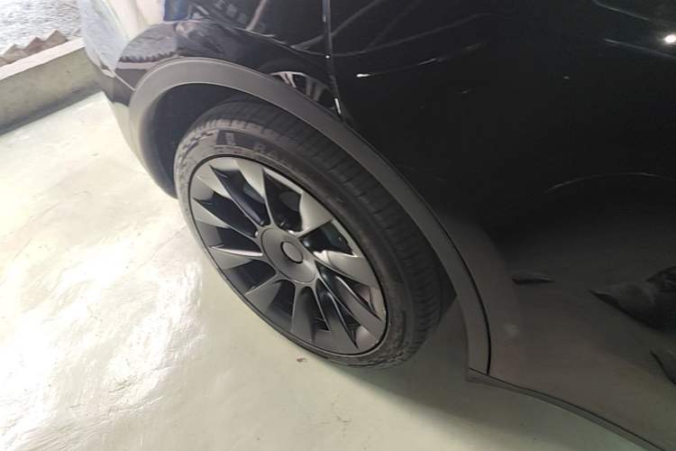 Used Tesla Model Y 2022 Revised Version Long-Range All-Wheel Drive Right Rear Wheel Hub
