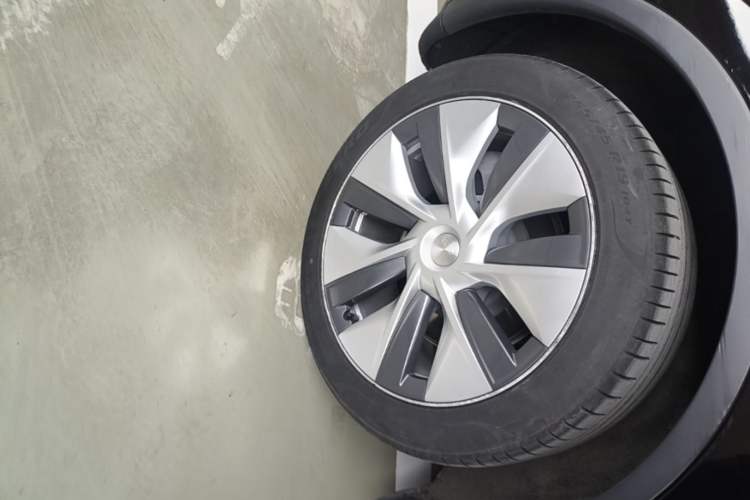 Used Tesla Model Y 2022 Revised Version Rear-Wheel Drive Right Rear Wheel Hub