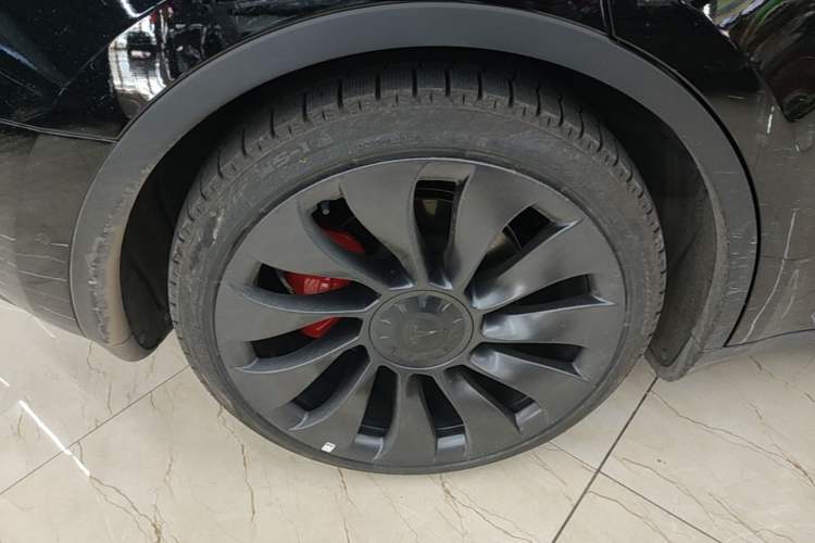 Used Tesla Model Y 2022 Performance High-Performance All-Wheel-Drive Version Right Rear Wheel Hub