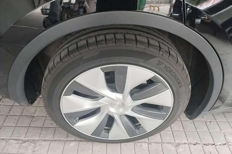 Used Tesla Model Y 2022 Rear-Wheel-Drive Version Right Rear Wheel Hub