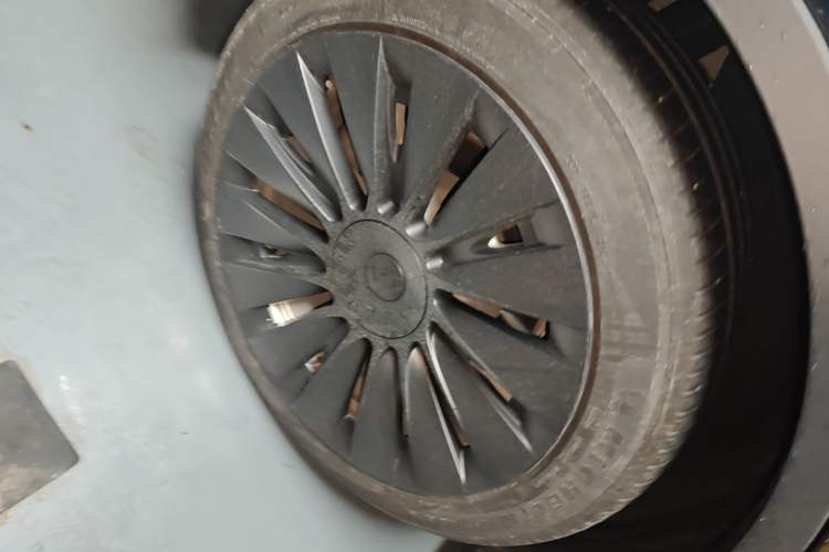 Used Tesla Model Y 2022 Revised Version Rear-Wheel Drive Right Rear Wheel Hub