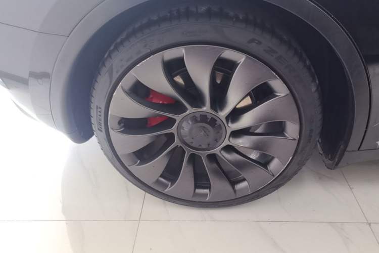 Used Tesla Model Y 2022 Performance High-Performance All-Wheel-Drive Version Right Rear Wheel Hub