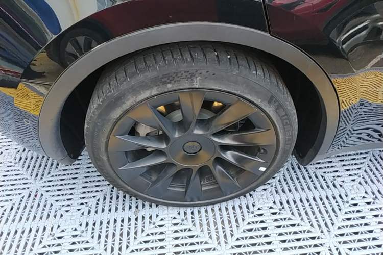 Used Tesla Model Y 2022 Revised Version Long-Range All-Wheel Drive Right Rear Wheel Hub