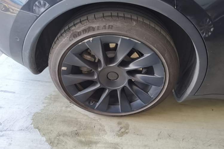 Used Tesla Model Y 2022 Rear-Wheel-Drive Version Right Rear Wheel Hub