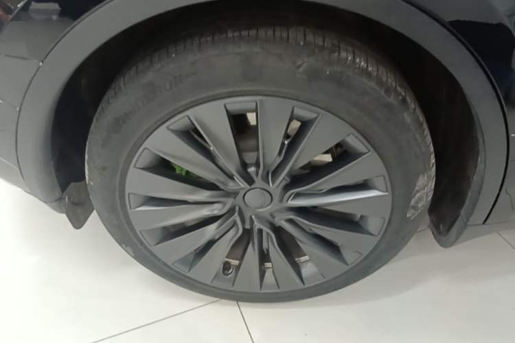 Used Tesla Model Y 2022 Revised Version Rear-Wheel Drive Right Rear Wheel Hub