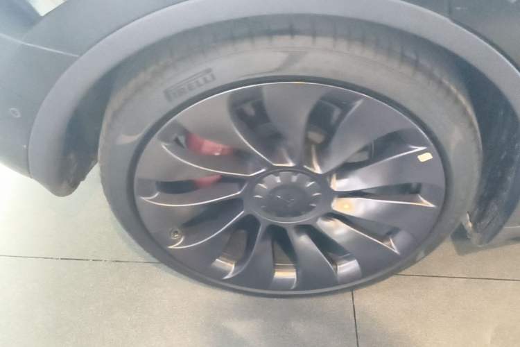 Used Tesla Model Y 2022 Performance High-Performance All-Wheel-Drive Version Right Rear Wheel Hub