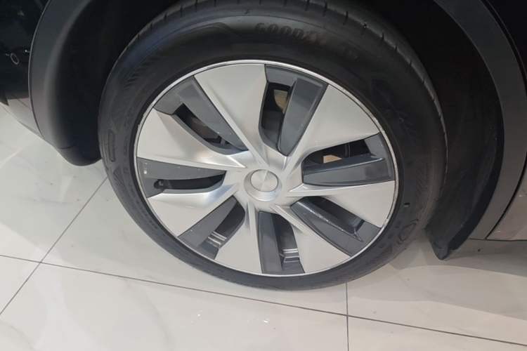 Used Tesla Model Y 2022 Revised Version Rear-Wheel Drive Right Rear Wheel Hub