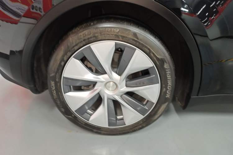Used Tesla Model Y 2022 Revised Version Rear-Wheel Drive Right Rear Wheel Hub