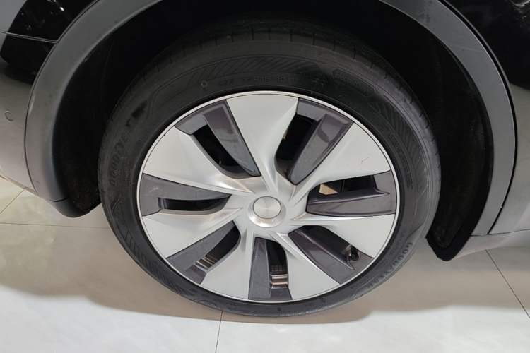 Used Tesla Model Y 2022 Revised Version Rear-Wheel Drive Right Rear Wheel Hub