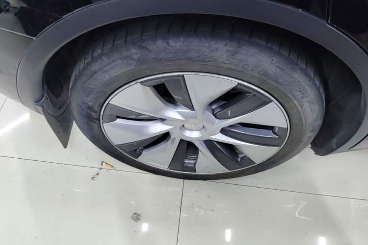 Used Tesla Model Y 2022 Rear-Wheel-Drive Version Right Rear Wheel Hub
