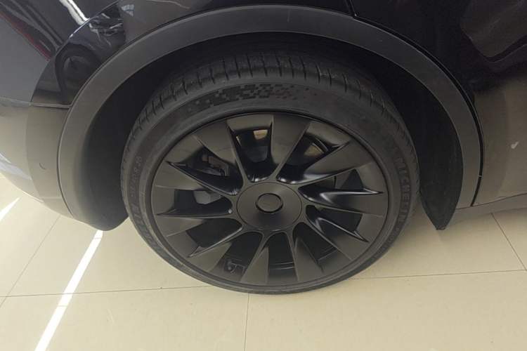 Used Tesla Model Y 2022 Rear-Wheel-Drive Version Right Rear Wheel Hub