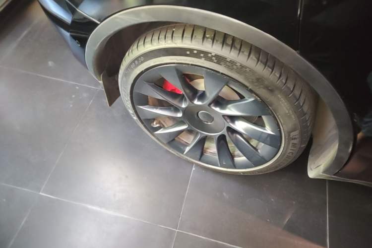 Used Tesla Model Y 2022 Revised Version Rear-Wheel Drive Right Rear Wheel Hub