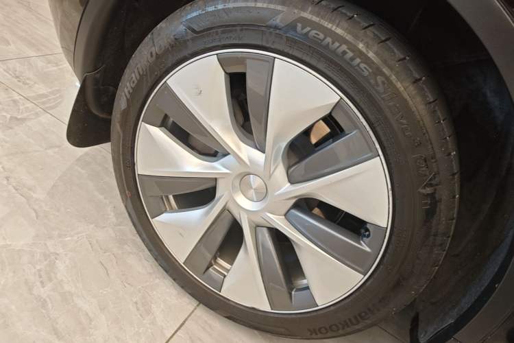 Used Tesla Model Y 2022 Revised Version Long-Range All-Wheel Drive Right Rear Wheel Hub