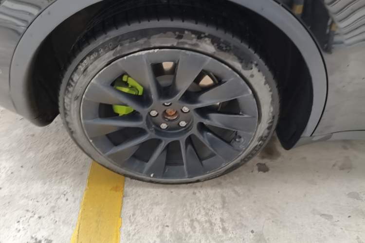 Used Tesla Model Y 2022 Rear-Wheel-Drive Version Right Rear Wheel Hub