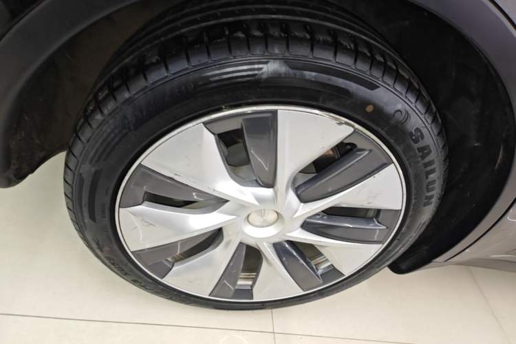 Used Tesla Model Y 2022 Rear-Wheel-Drive Version Right Rear Wheel Hub