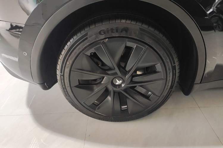 Used Tesla Model Y 2022 Revised Version Long-Range All-Wheel Drive Right Rear Wheel Hub