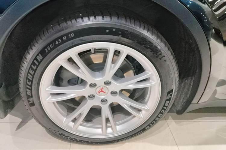 Used Tesla Model Y 2022 Revised Version Long-Range All-Wheel Drive Right Rear Wheel Hub