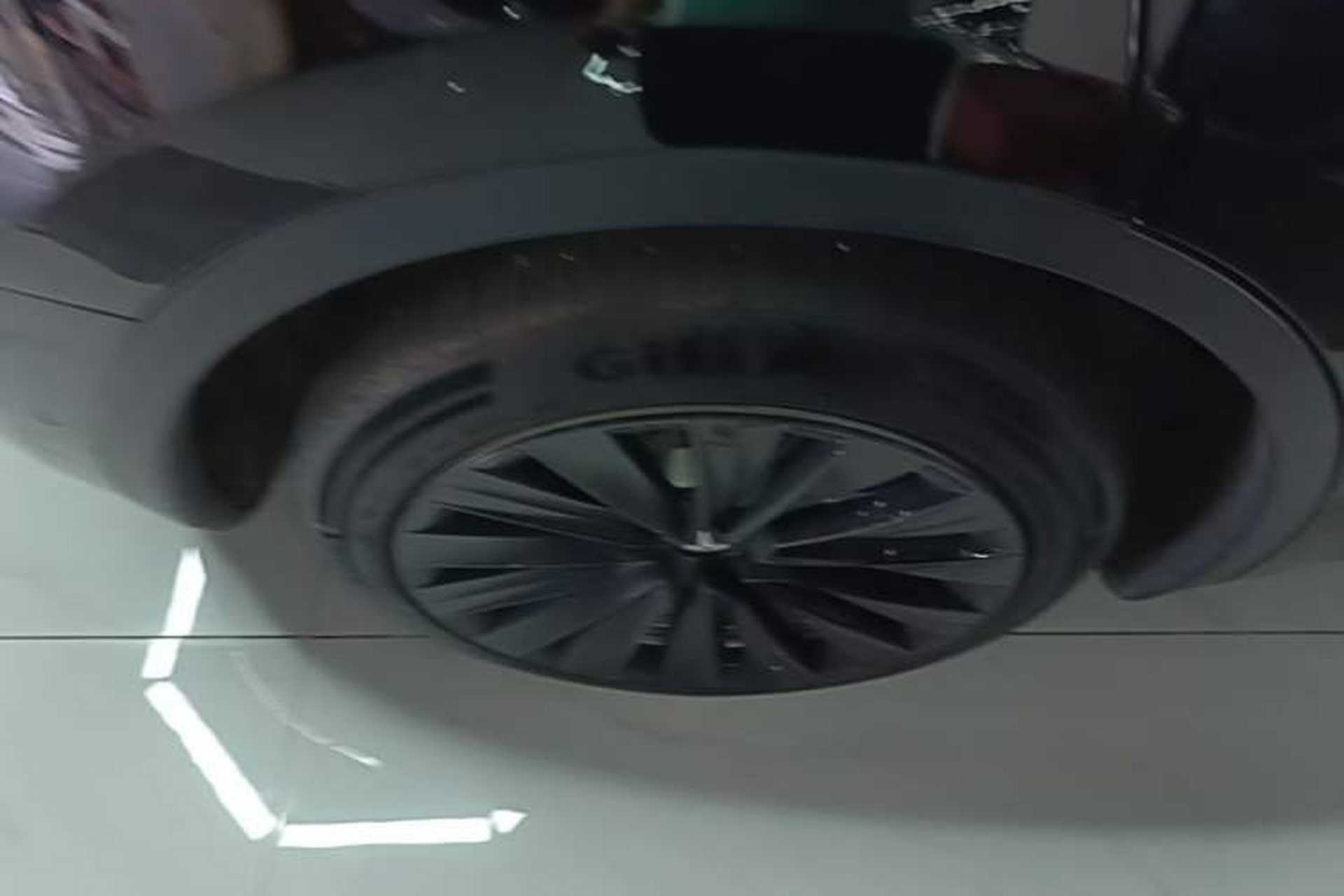 Used Tesla Model Y 2022 Long-Range All-Wheel-Drive Version Right Rear Wheel Hub