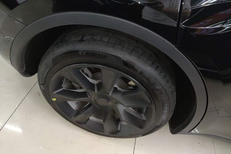 Used Tesla Model Y 2022 Revised Version Long-Range All-Wheel Drive Right Rear Wheel Hub