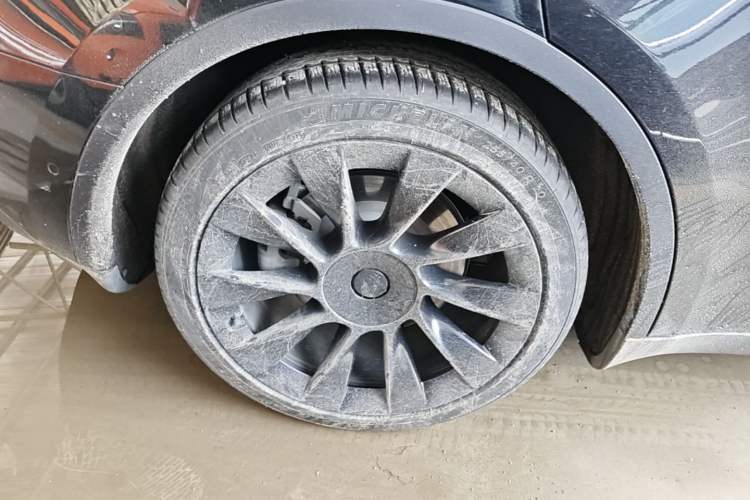 Used Tesla Model Y 2022 Rear-Wheel-Drive Version Right Rear Wheel Hub