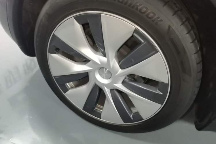 Used Tesla Model Y 2022 Revised Version Rear-Wheel Drive Right Rear Wheel Hub