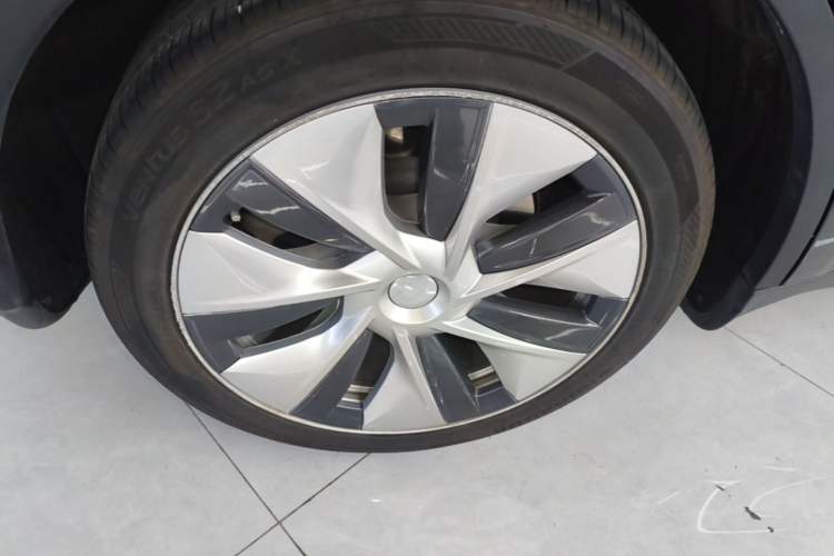 Used Tesla Model Y 2022 Rear-Wheel-Drive Version Right Rear Wheel Hub