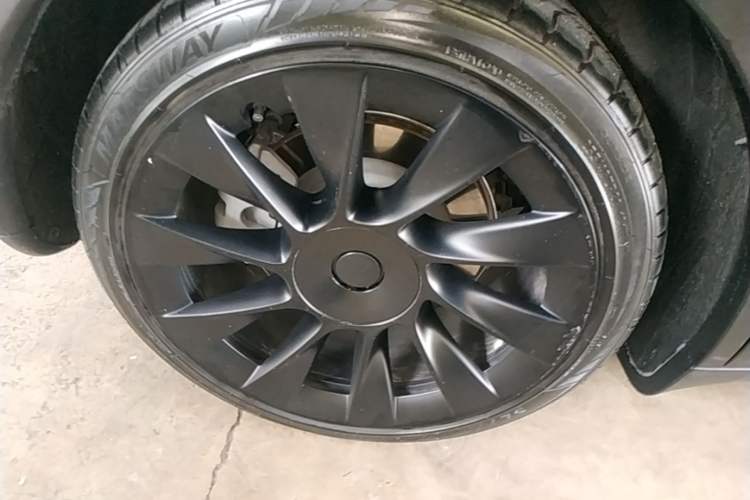Used Tesla Model Y 2022 Rear-Wheel-Drive Version Right Rear Wheel Hub
