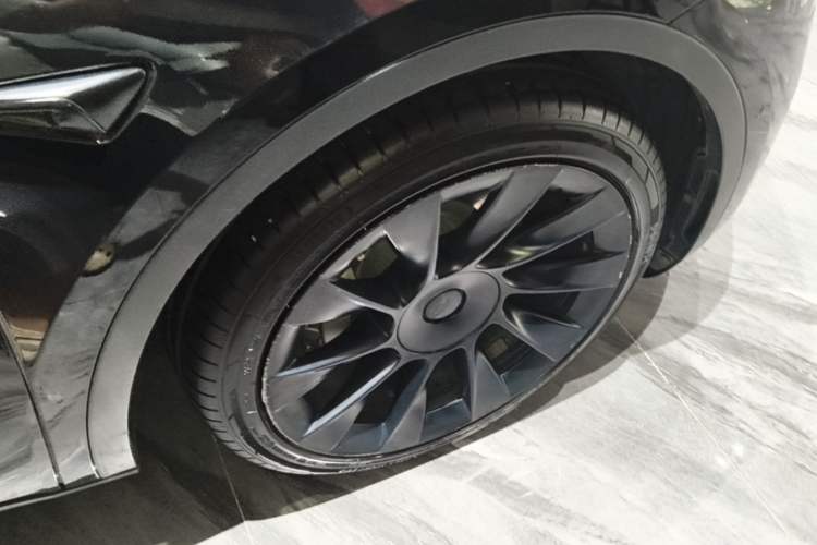Used Tesla Model Y 2022 Rear-Wheel-Drive Version Right Rear Wheel Hub