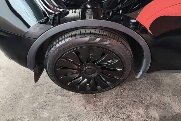 Used Tesla Model Y 2022 Rear-Wheel-Drive Version Right Rear Wheel Hub
