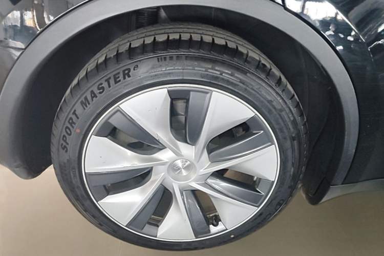 Used Tesla Model Y 2022 Rear-Wheel-Drive Version Right Rear Wheel Hub