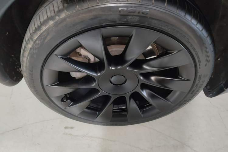 Used Tesla Model Y 2022 Revised Version Long-Range All-Wheel Drive Right Rear Wheel Hub
