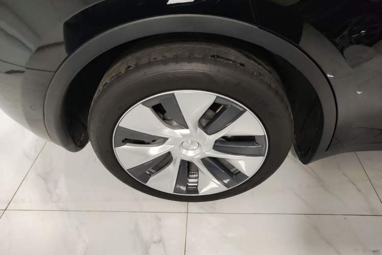 Used Tesla Model Y 2022 Revised Version Long-Range All-Wheel Drive Right Rear Wheel Hub