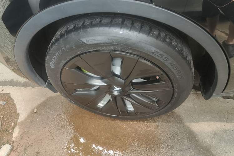 Used Tesla Model Y 2022 Rear-Wheel-Drive Version Right Rear Wheel Hub