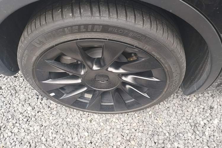 Used Tesla Model Y 2022 Revised Version Long-Range All-Wheel Drive Right Rear Wheel Hub