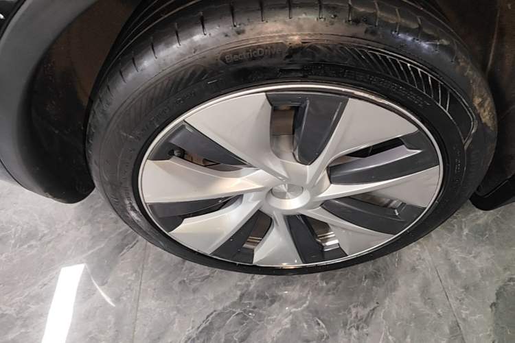 Used Tesla Model Y 2022 Revised Version Rear-Wheel Drive Right Rear Wheel Hub