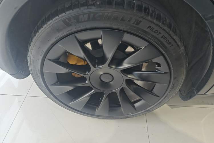 Used Tesla Model Y 2022 Revised Version Rear-Wheel Drive Right Rear Wheel Hub