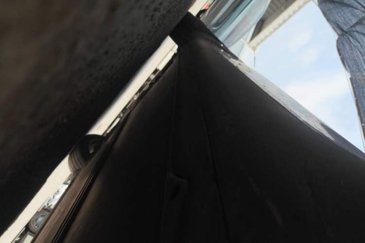 Used Tesla Model Y 2022 Long-Range All-Wheel-Drive Version Right Side Sill