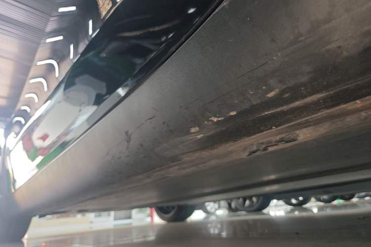 Used Tesla Model Y 2022 Rear-Wheel-Drive Version Right Side Sill