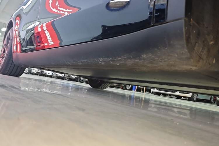 Used Tesla Model Y 2022 Rear-Wheel-Drive Version Right Side Sill