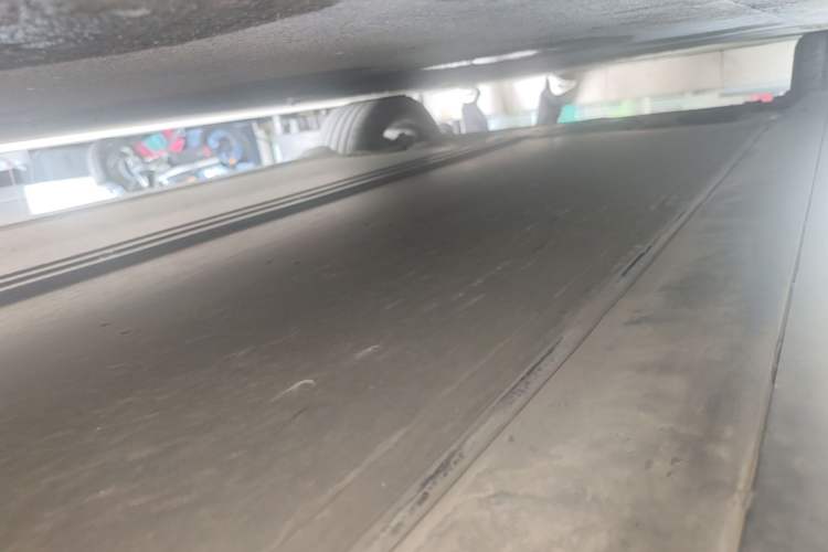 Used Tesla Model Y 2022 Long-Range All-Wheel-Drive Version Right Side Sill