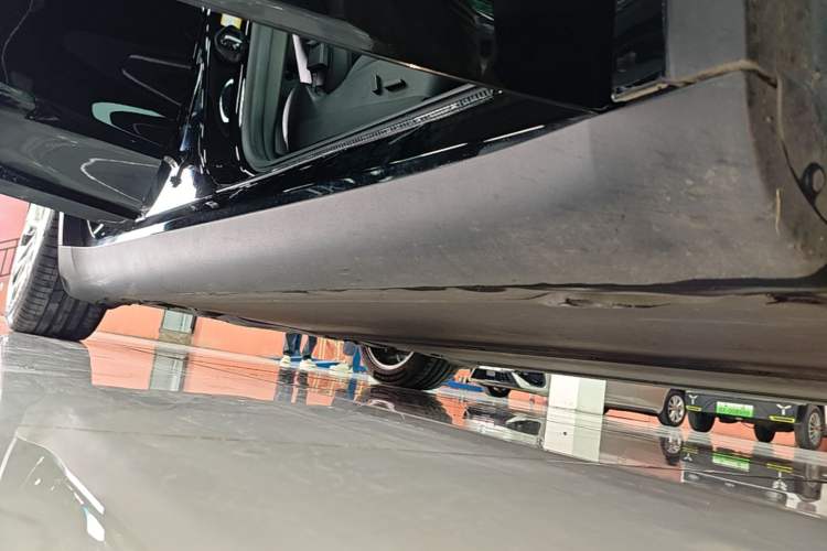 Used Tesla Model Y 2022 Revised Version Rear-Wheel Drive Right Side Sill